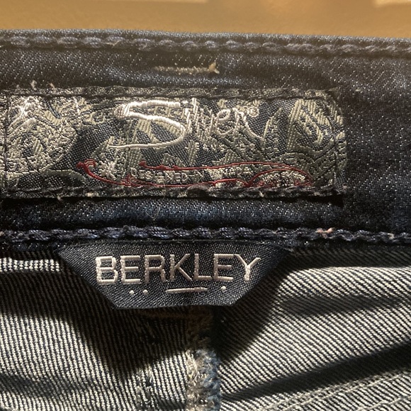 Silver Jeans - Berkley 24 x 32. - Picture 2 of 5